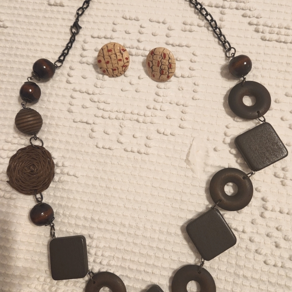 Necklace & earring set